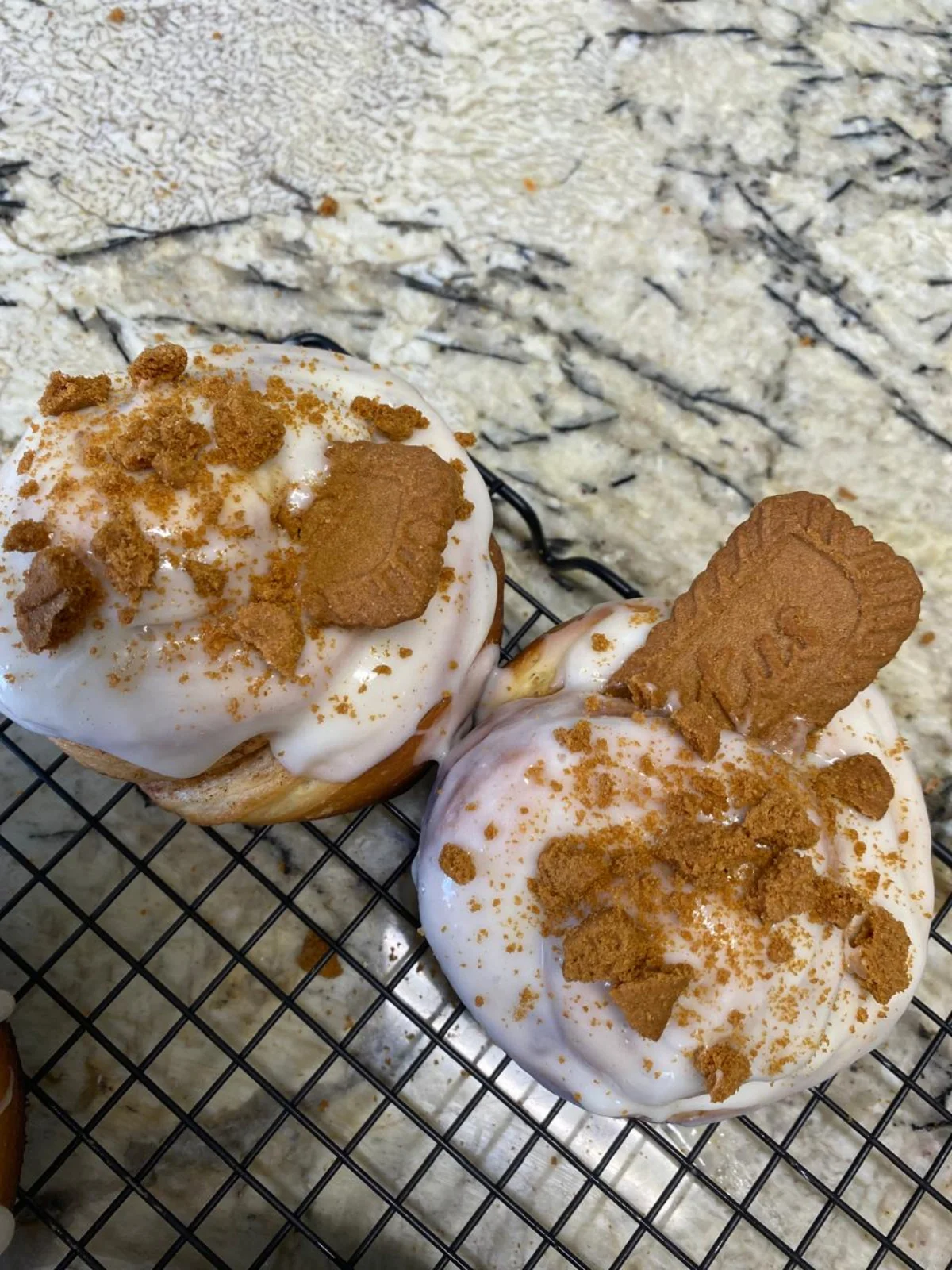 Roles de canela lotus con galleta Biscoff